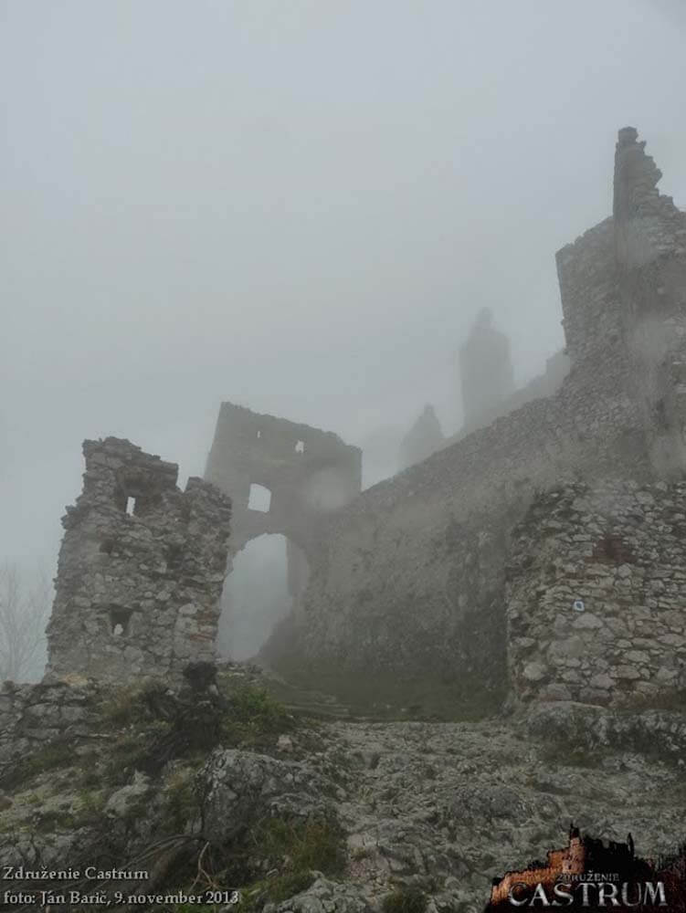 Plavecký hrad (krásy Slovenska)